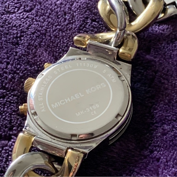 Beautiful Michael Kors Watch Bracelet - Picture 4 of 4